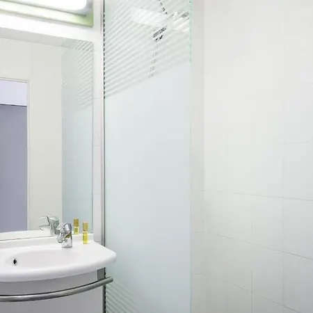 ホテル イビス バジェット アーヘン ラエレン グレンツェ ラアーレン